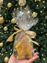 Įkelti vaizdą į galerijos rodinį, Žvakė "Meduolinis namelis" bičių vaško