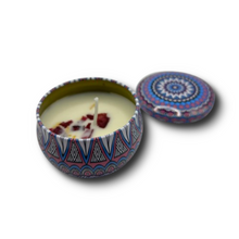 Įkelti vaizdą į galerijos rodinį, Kvapni žvakė su džiovintomis gėlėmis „Levanda“